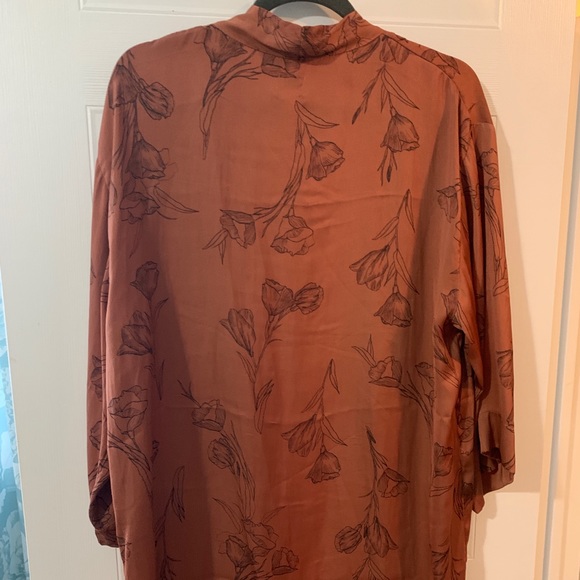 Brown and flower printed kimono! - Picture 2 of 2